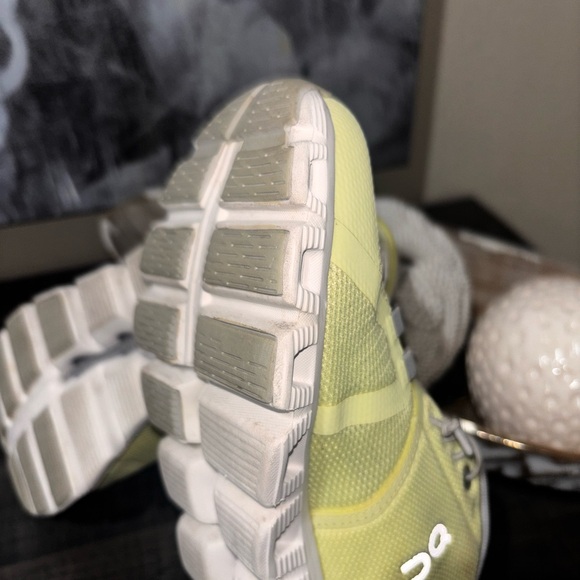 On Cloud 5 running shoes in "Hay/Frost" W SZ9 - Picture 10 of 13